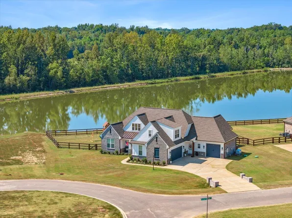 290 Burrow Dr, Piperton, TN 38017
