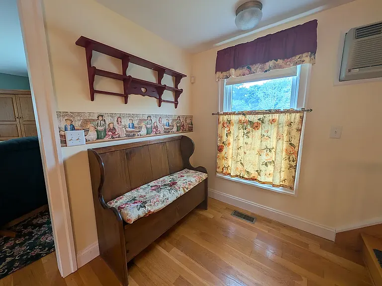 10 Shore Rd — Photo 9