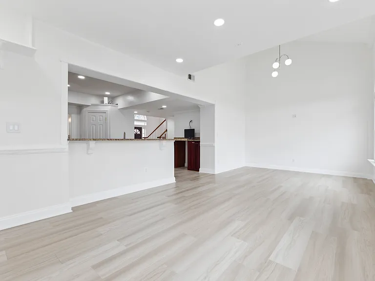 10828 Miller Rd — Photo 25