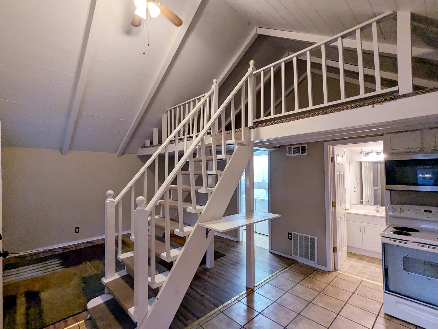 Studio, 678 sqft, $800 — Photo 2