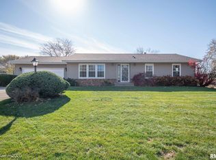 506 W Gloria Dr, Eureka, IL 61530