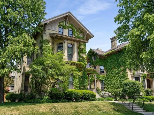 904 East Pleasant STREET #2, Milwaukee, WI 53202