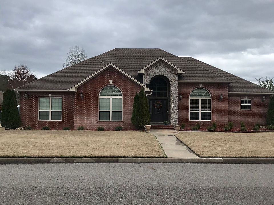 1st image of 703 S Waco Ave