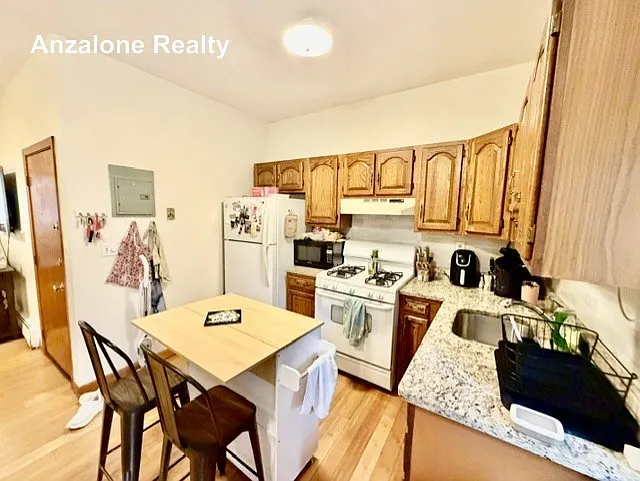 182 Salem St #2 — Photo 2