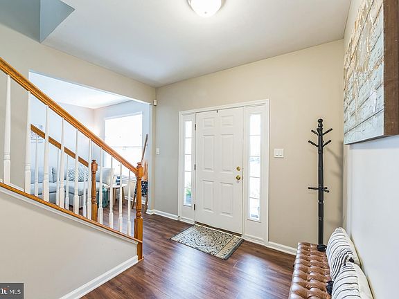 3rd image of 909 Franklin St