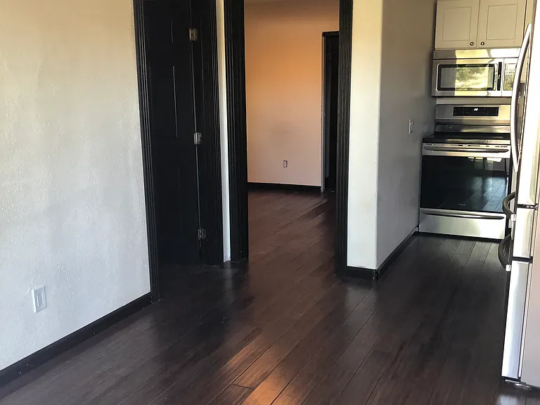 12802 Woodley Ave — Photo 15