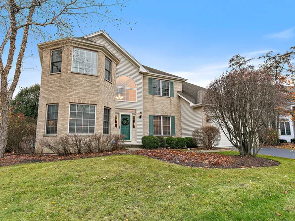 2 Margate Ct, Lake In The Hills, IL 60156