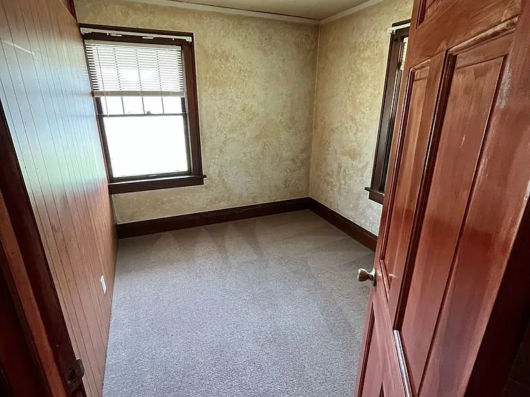 2521 Iowa St — Photo 16