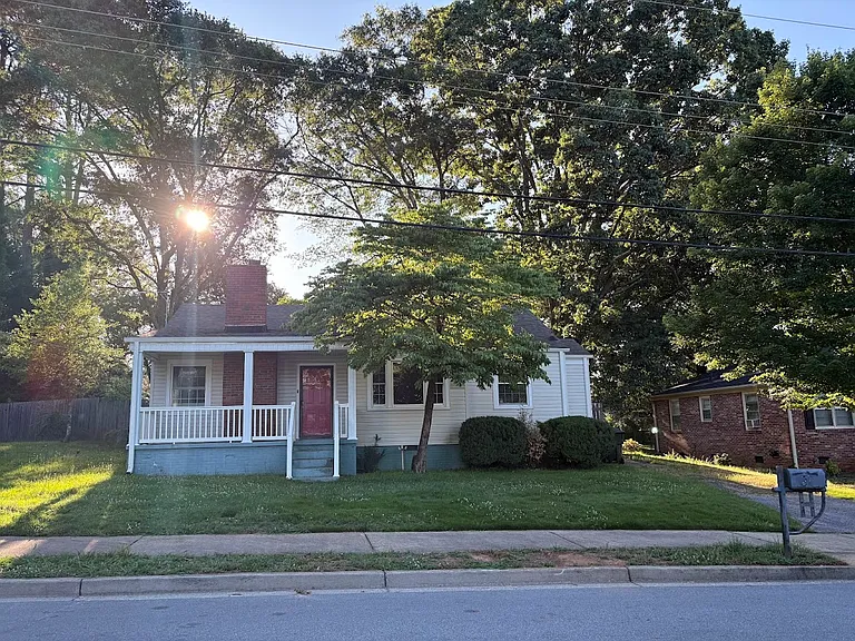 37 Holmes Dr — Photo 2