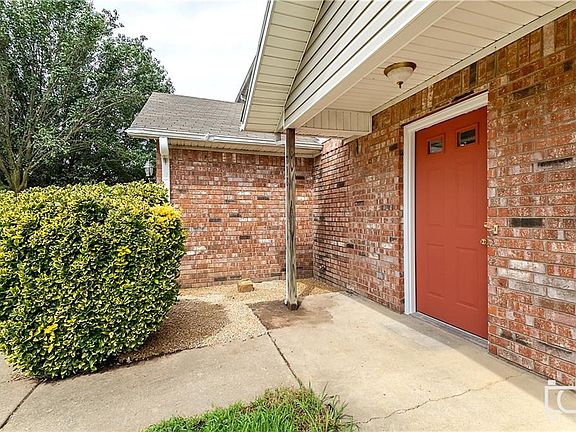 2nd image of 898 W Peachtree Dr