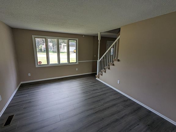 4th image of 7324 Valley Meadows Dr