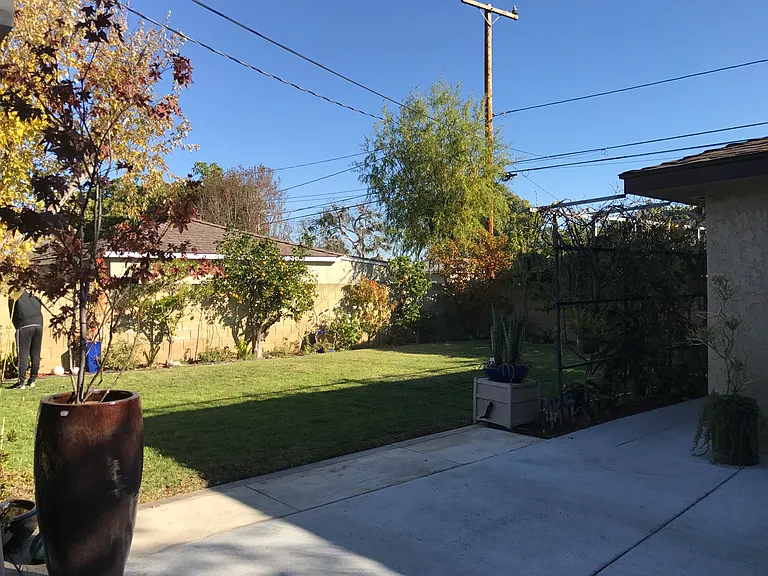 4638 Blackthorne Ave — Photo 40