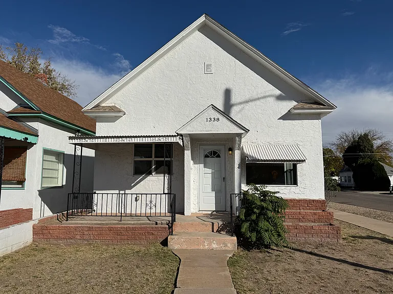 1338 Pine St — Photo 1