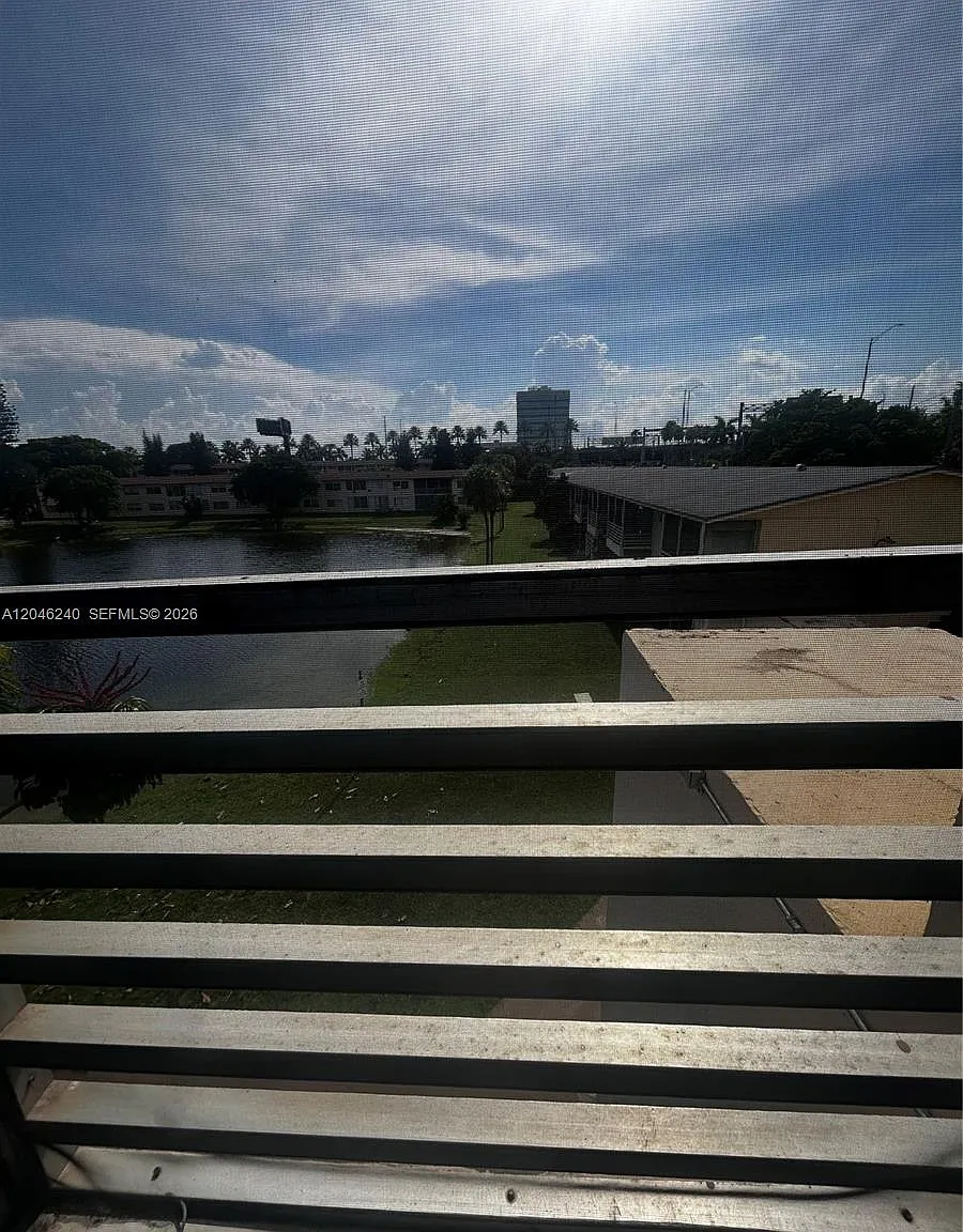 Biscayne Lake Gdn Bldg B — Photo 4