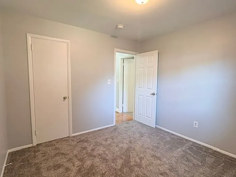 900 Neal Dr — Photo 16