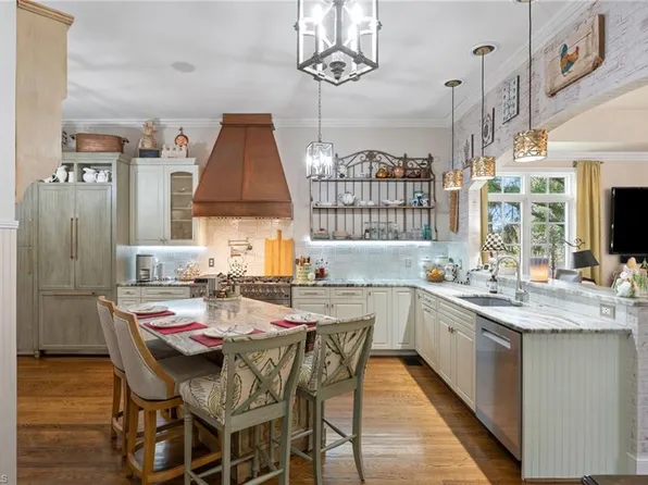 37 Creswell Ct, Greensboro, NC 27407