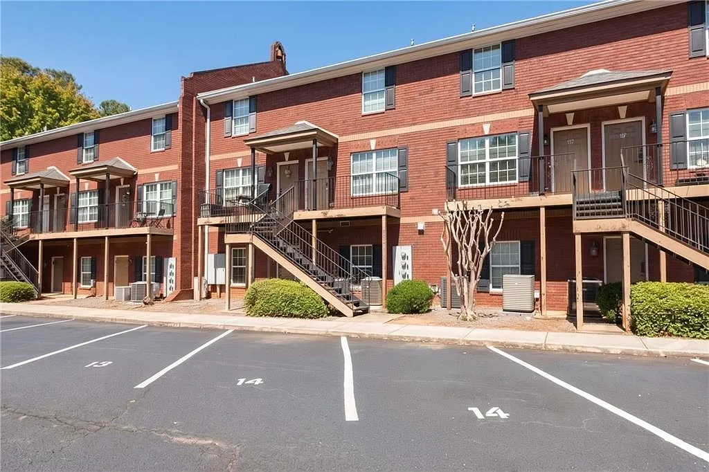 2 bed, 2.5 bath, 1088 sqft, $1,300 — Photo 2