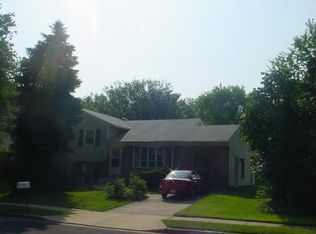 4023 Mapleton Dr, Chantilly, VA 20151