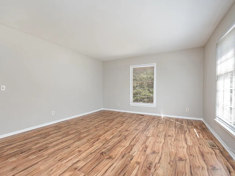 104 Deblyn Ct — Photo 4