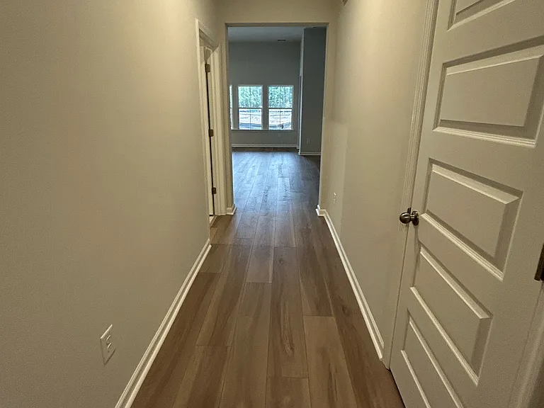 563 Magnolia Terrace Dr — Photo 3