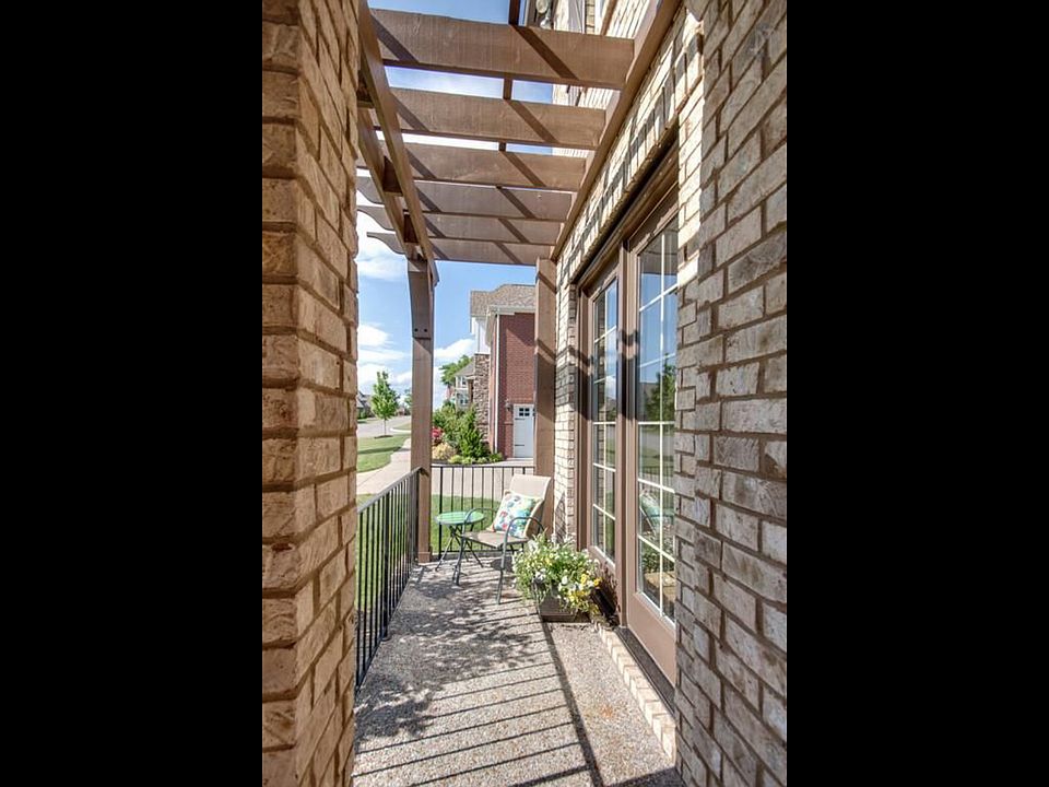 1st image of 355 Crescent Moon Cir