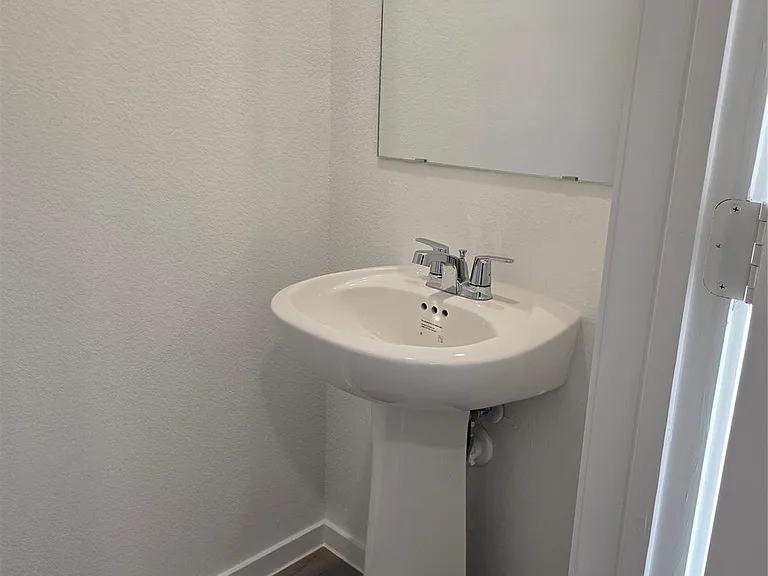 5708 Ivy Crst — Photo 2