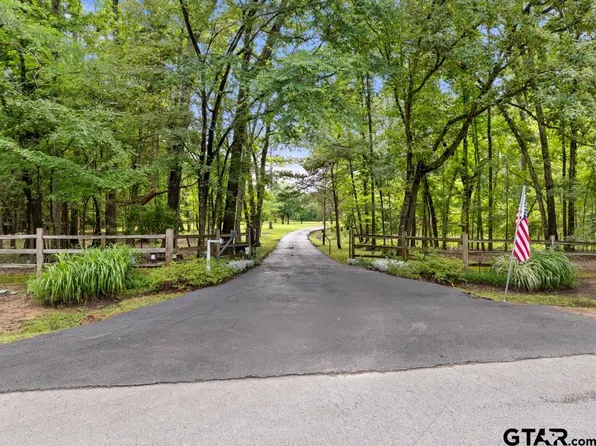 4930 W Twin Lakes Dr, Tyler, TX 75704