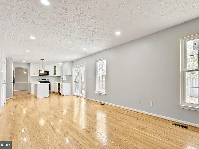 7802 Shallowbrook Ct — Photo 4
