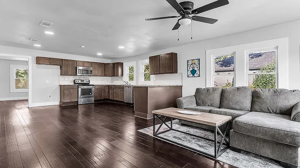 3 bed, 1664 sqft, $1,850 — Photo 3