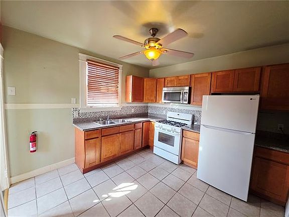 3rd image of 2229 Onzaga St
