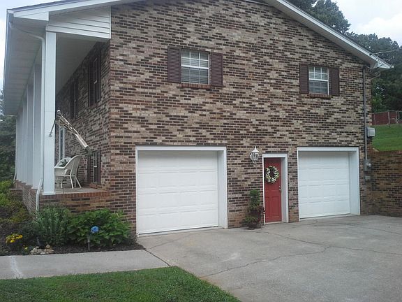 2nd image of 841 Greenwich Dr