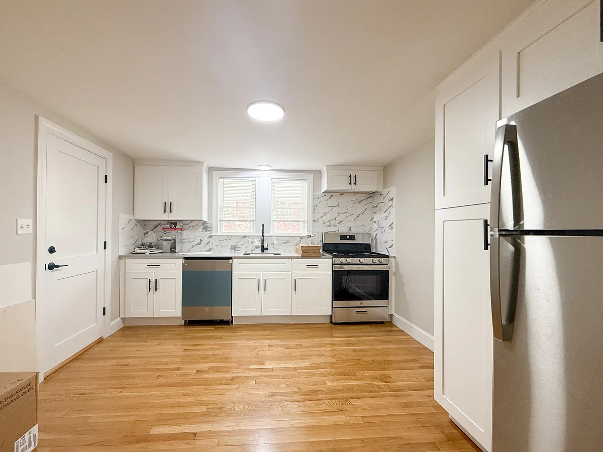 Building Photo - 36 Saint Marks Rd #1