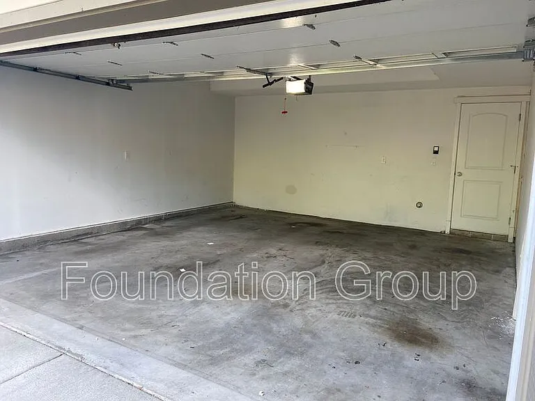 150 S 152nd St #B — Photo 12