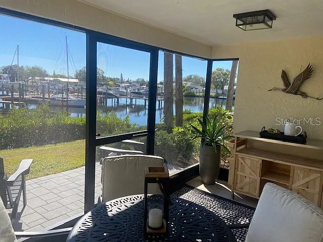 2 bed, 2.0 bath, 1002 sqft, $2,500 — Photo 3