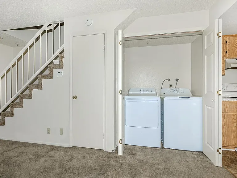 Glenoaks Terrace Apartments — Photo 46
