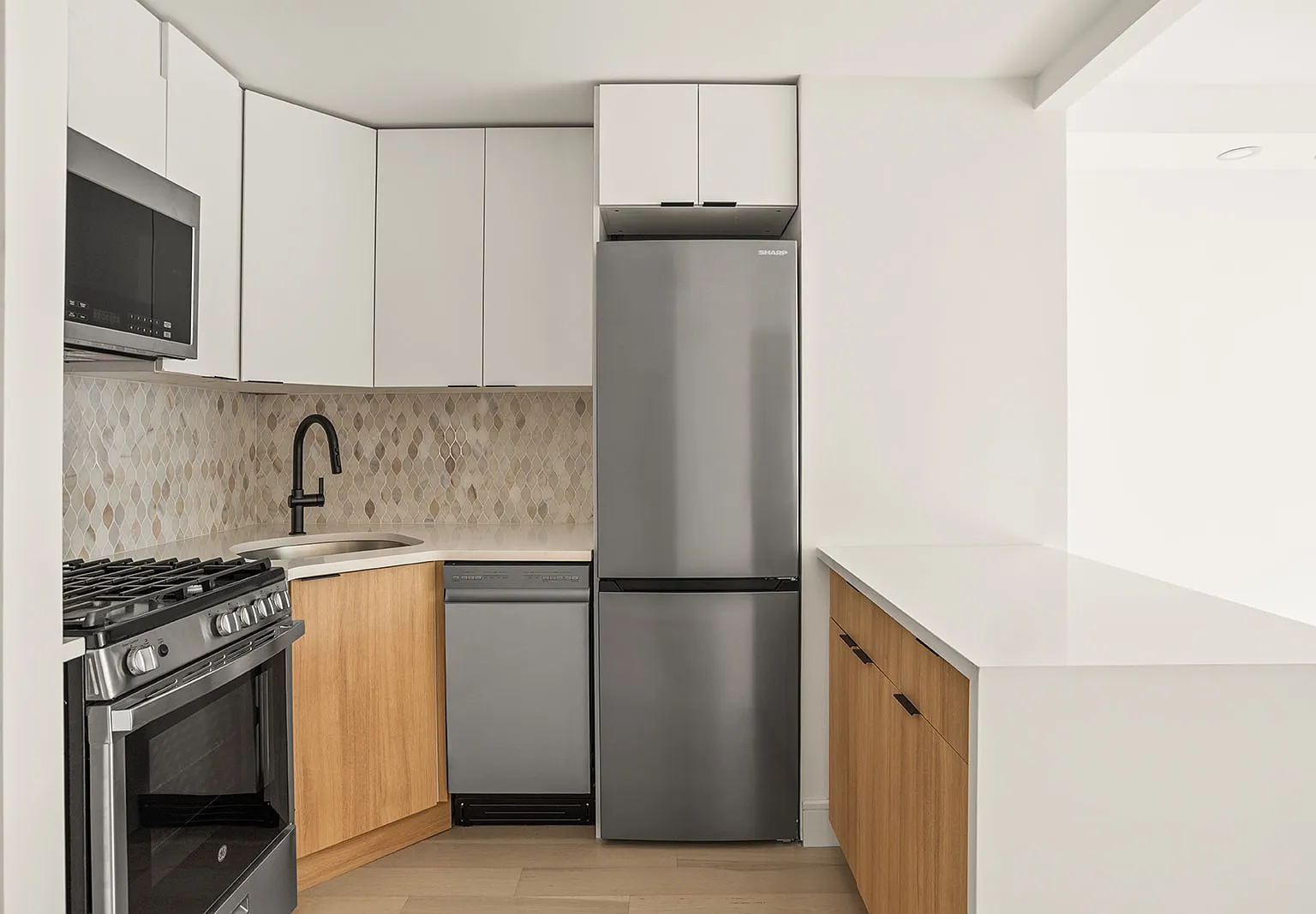 321 East 48th Street — Photo 4