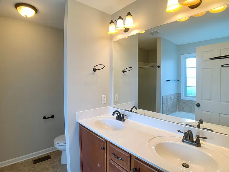 842 Shelton Cir — Photo 17