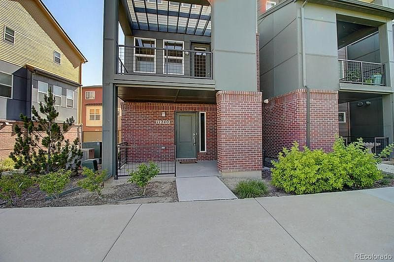 Corner unit (More sun and less neighbor)