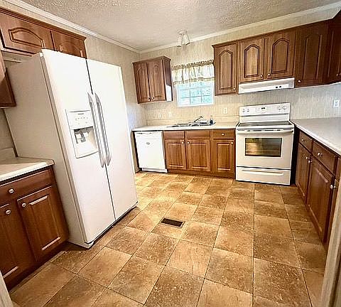2nd image of 11 Litchfield Dr