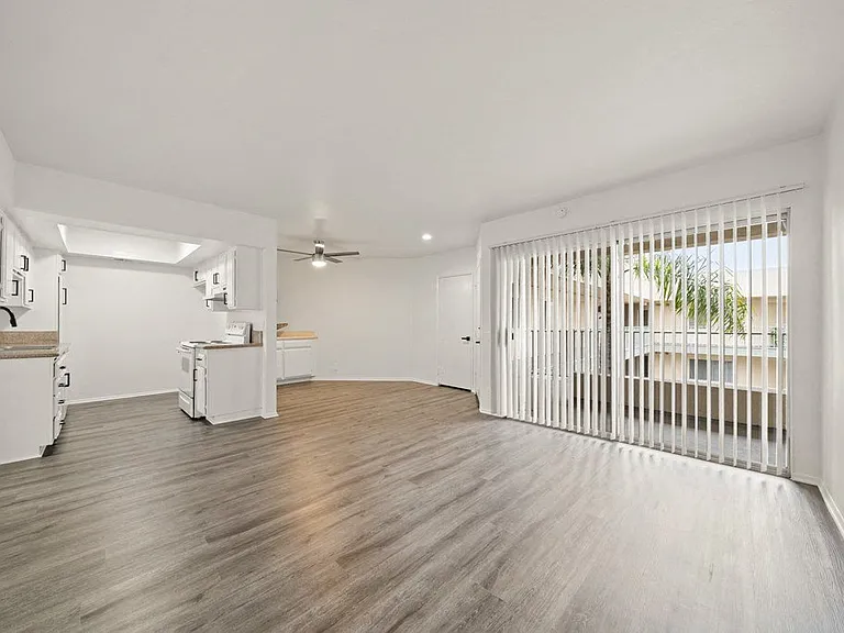 730 Pine Ave. — Photo 5