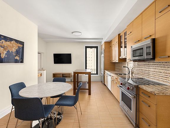 4th image of 26 E 81st St #Penthouse 9s