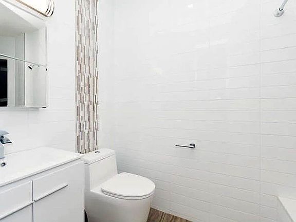 4th image of 510 Jackson Ave #3F