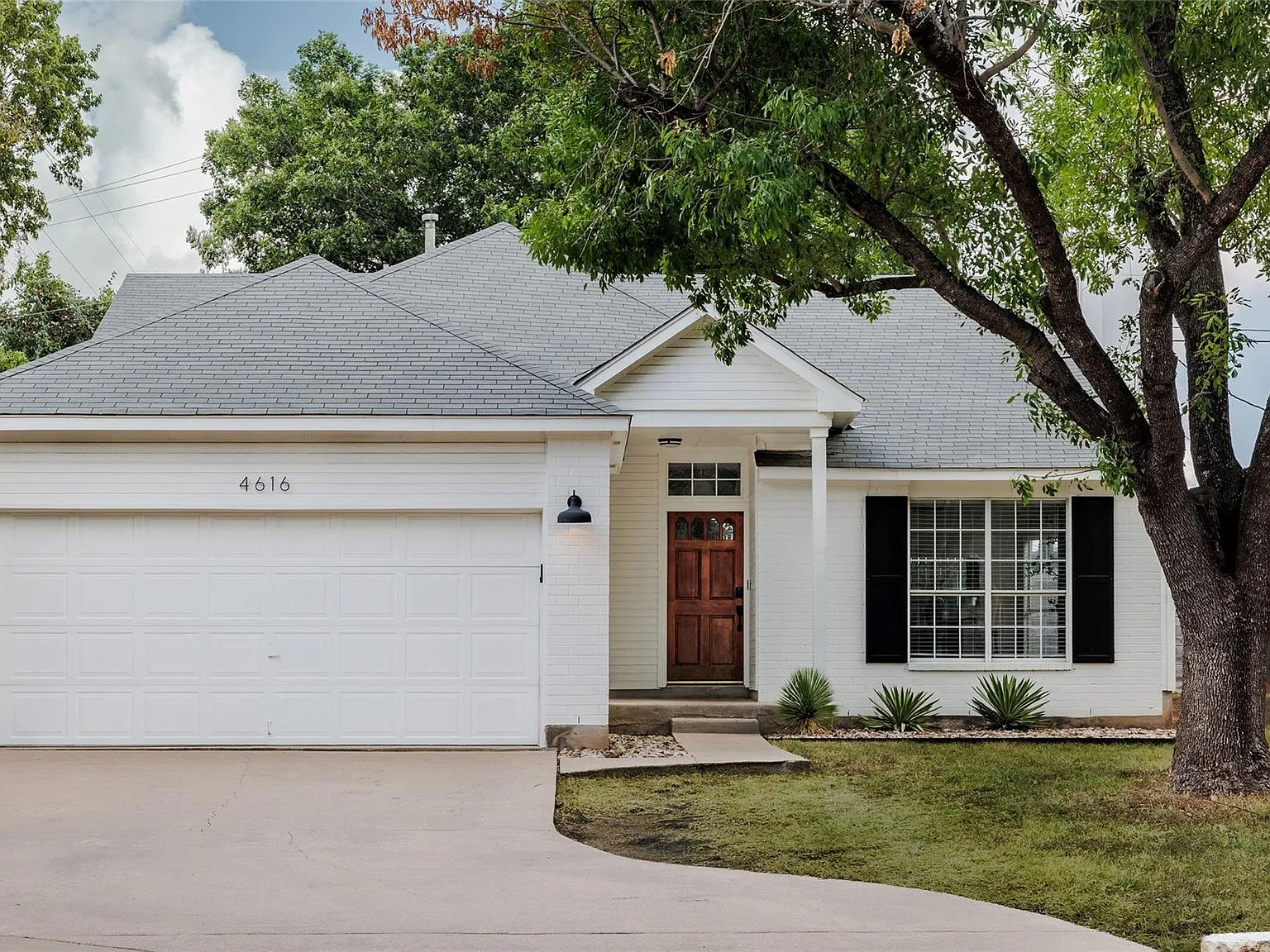 3 bed, 2.0 bath, 1457 sqft, $2,800 — Photo 1