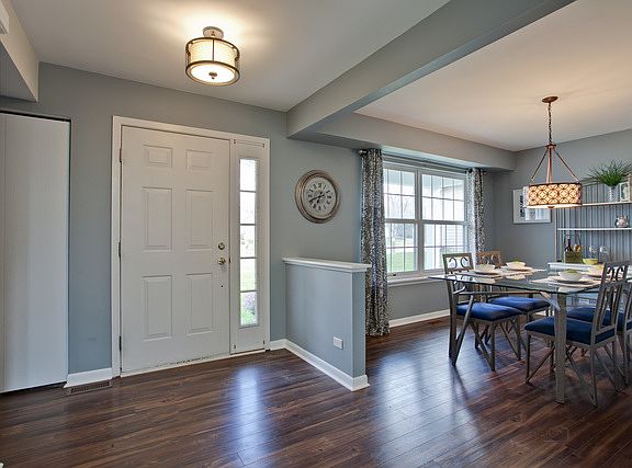 4th image of 537 Arlington Ln