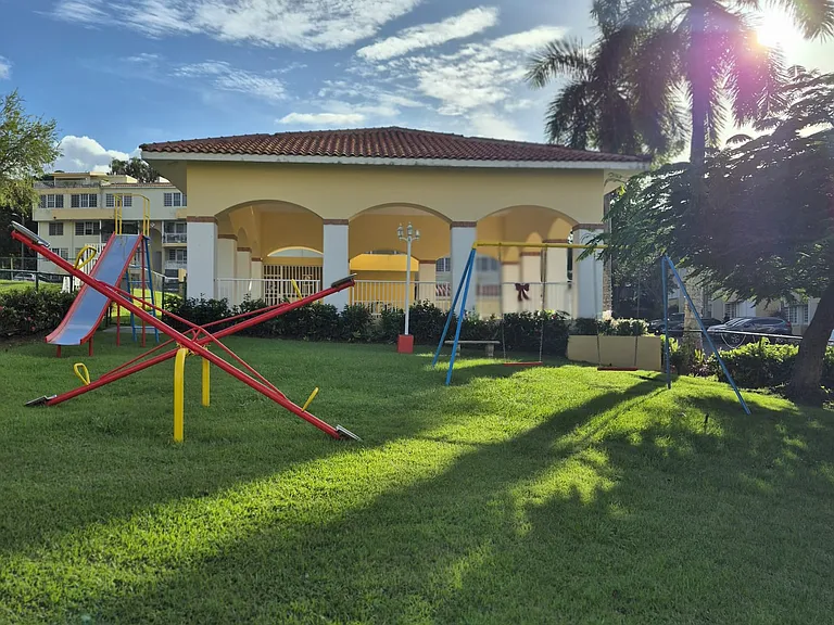 1004 Boulevard Media Luna Paisajes Del Escorial #J21 — Photo 11
