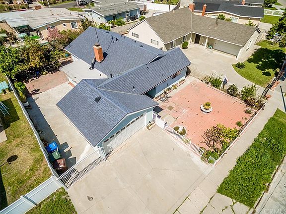 4th image of 809 Helmsdale Ave