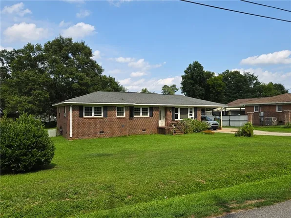 4 Blue Mist Dr, Greenville, SC 29611