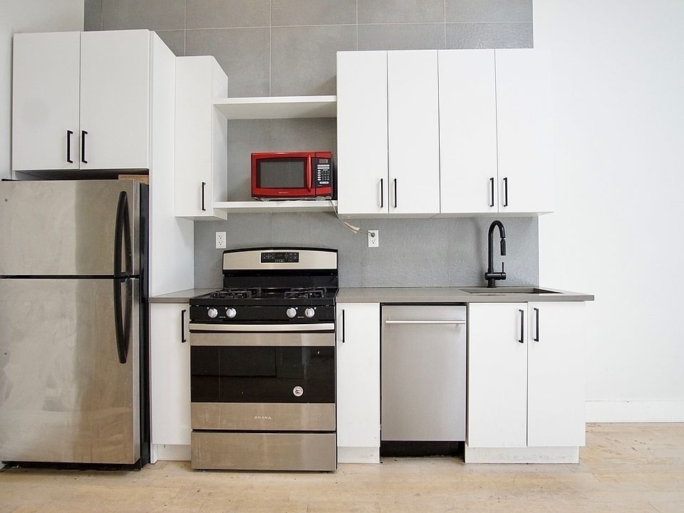 1st image of 609 Seneca Ave Floor 3