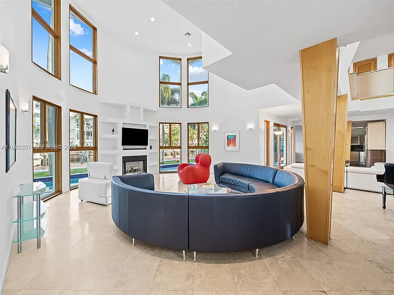 450 Victoria Ter — Photo 5