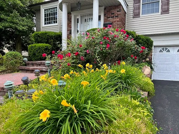 15 Meleny Rd, Locust Valley, NY 11560